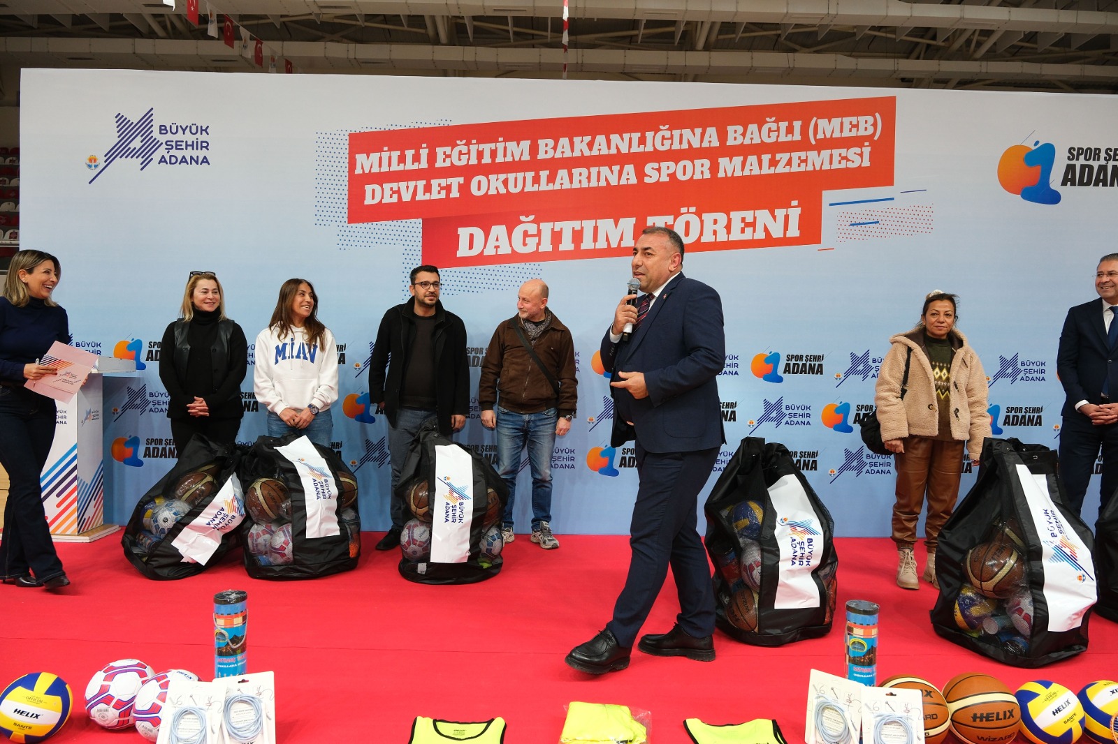 500 okula spor malzemesi dağıtıldı