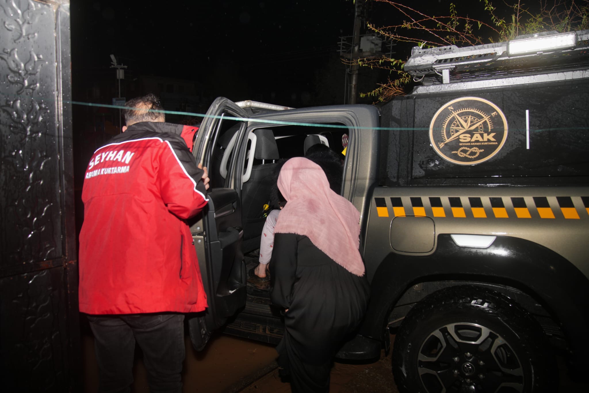 SEYHAN BELEDİYESİ YOĞUN YAĞIŞLARA KARŞI TEYAKKUZDA