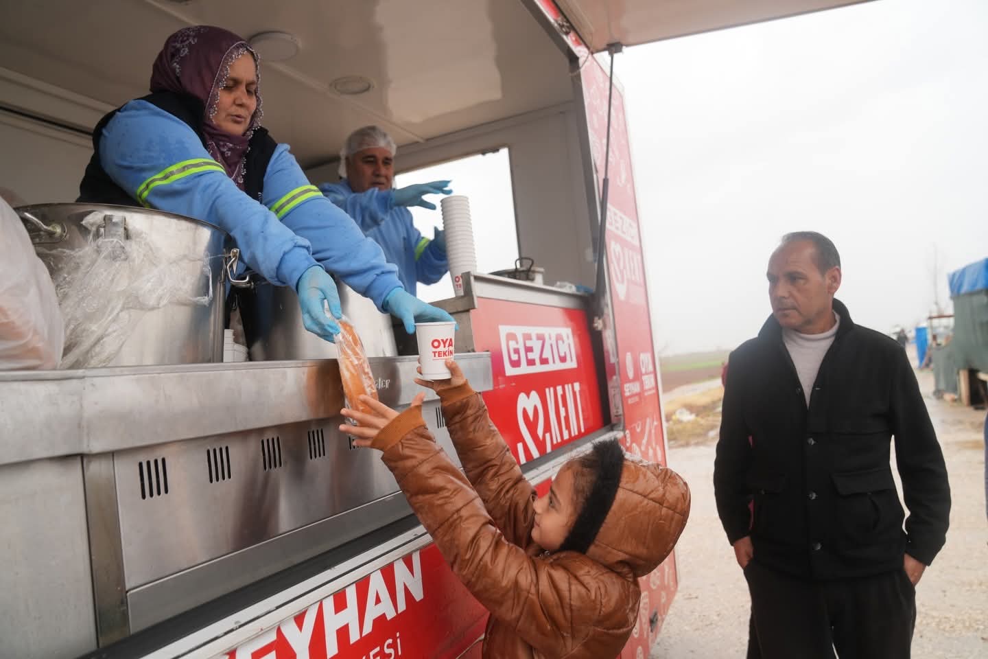 SEYHAN BELEDİYESİNDEN YAĞIŞ MAĞDURLARINA DESTEK ELİ