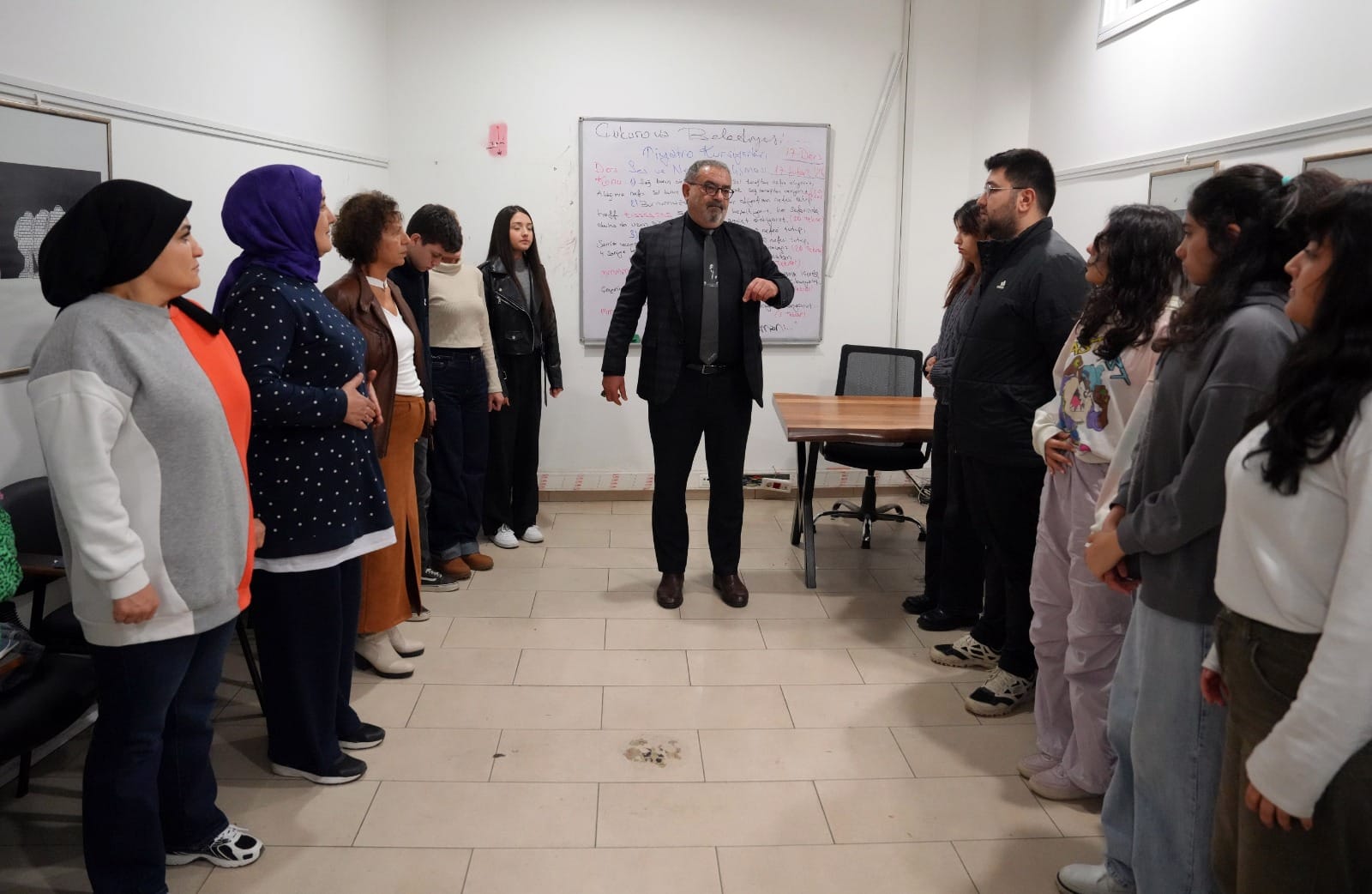 ÇUKUROVA’DA TİYATRO KURSUNA YOĞUN İLGİ