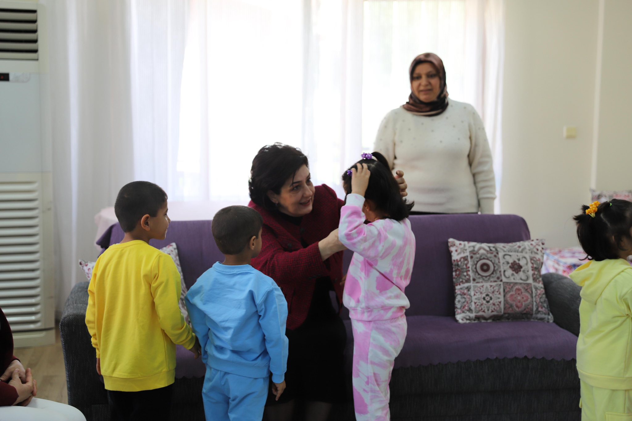 VALİMİZ SAYIN MUSTAFA YAVUZ’UN EŞİ SÜREYYA YAVUZ HANIMEFENDİ’DEN SEVGİ EVLERİNE ZİYARET