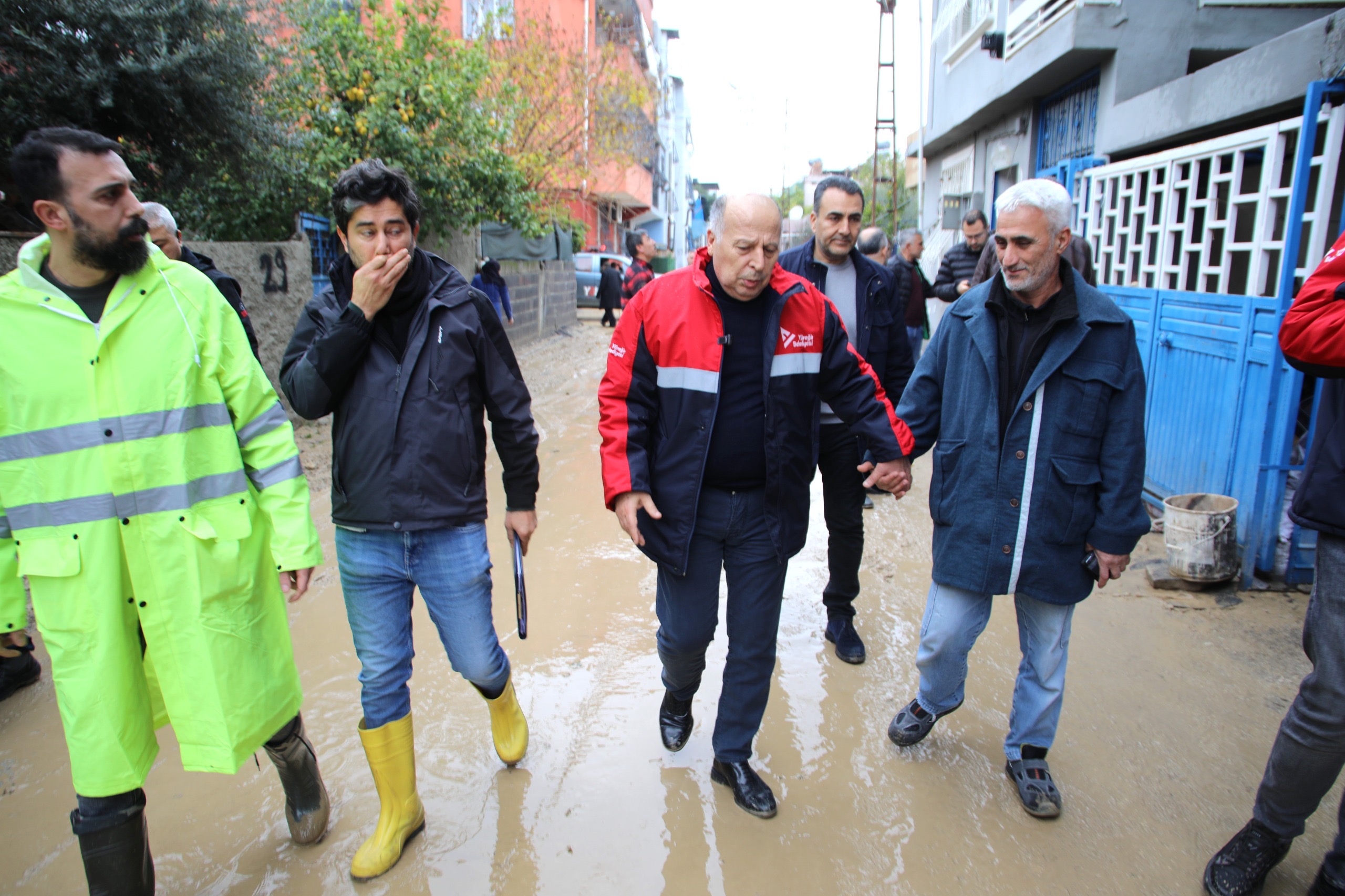BAŞKAN DEMİRÇALI: “YÜREĞİR’DE KİMSE YALNIZ DEĞİL”