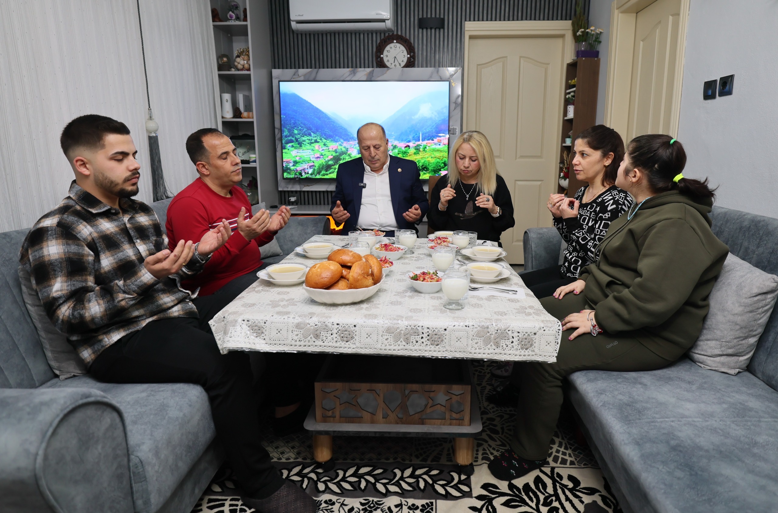 BAŞKAN DEMİRÇALI İFTARDA ATEŞ AİLESİNİN MİSAFİRİ OLDU