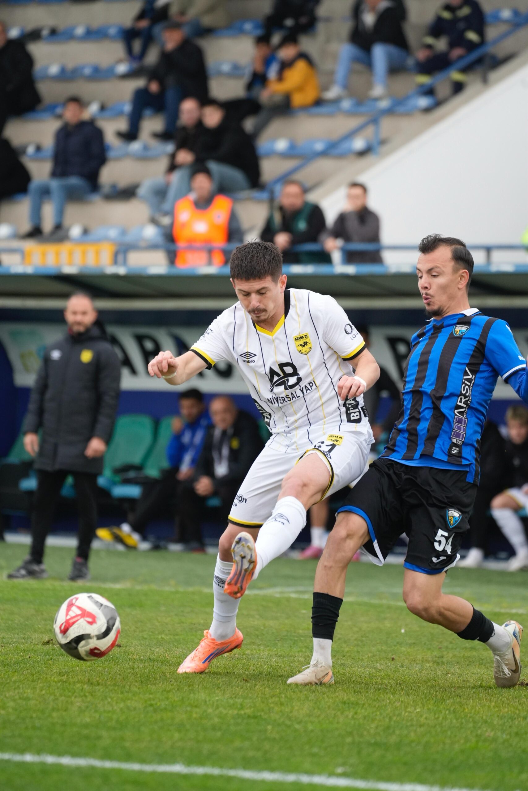 Adana 01 Futbol Kulübü galibiyeti kaçırdı 1-1