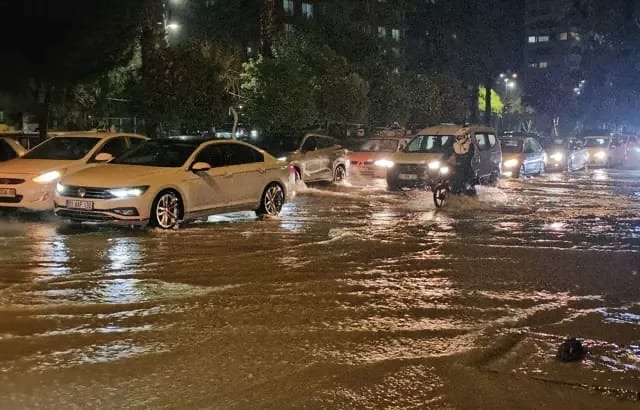 Uyarıya Rağmen Adana Göle Döndü