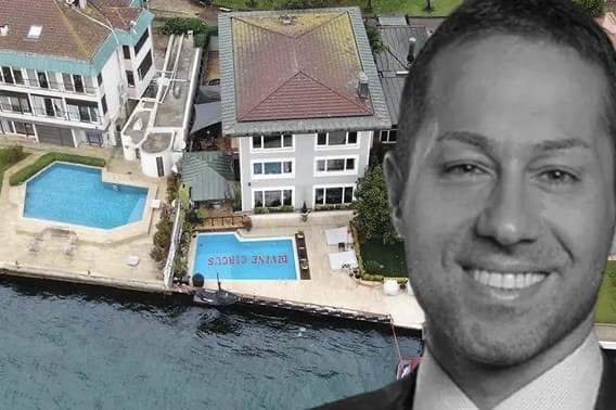 Her Taraflarından İrin Akıtıyor!