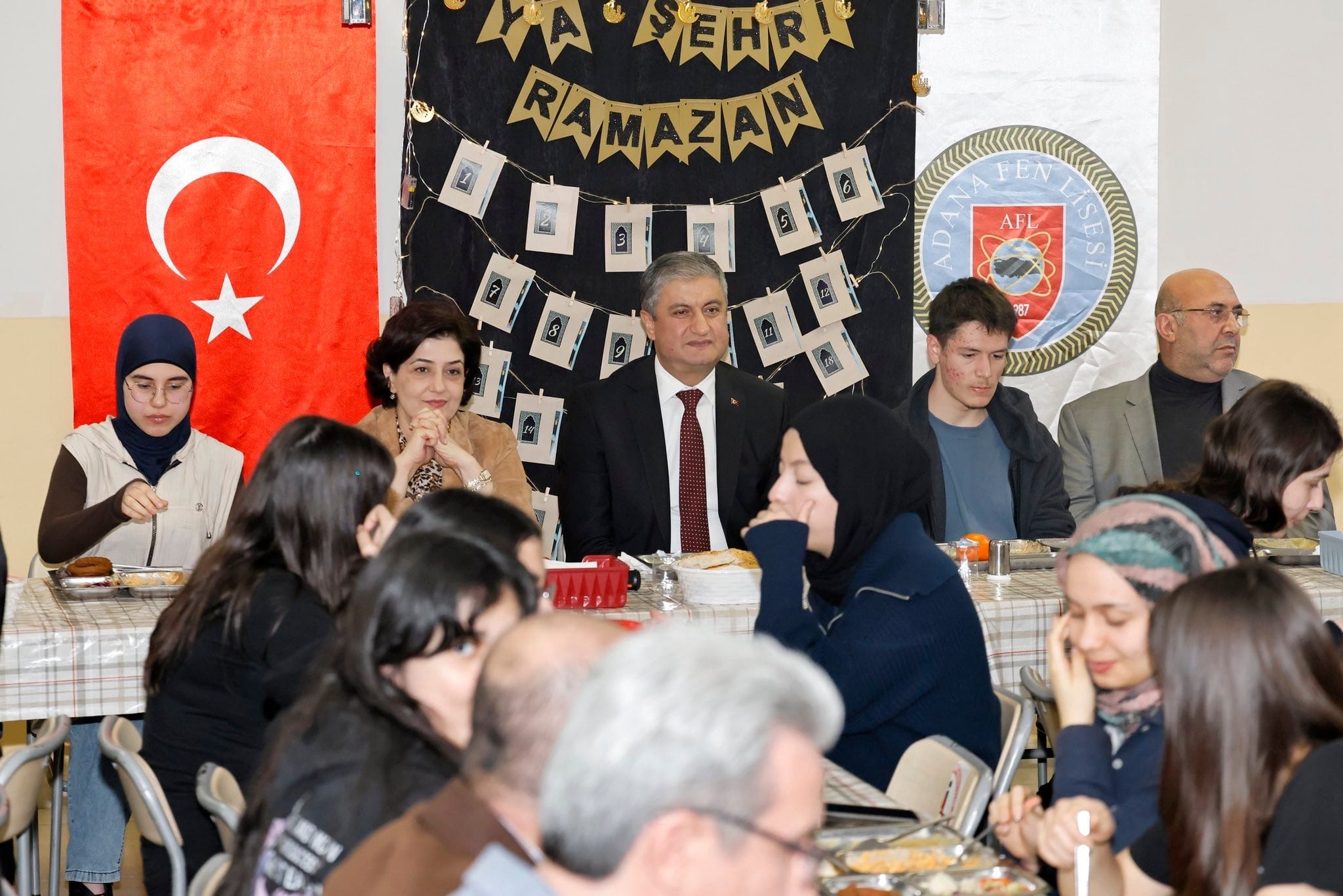 VALİ SAYIN MUSTAFA YAVUZ ADANA FEN LİSESİ ÖĞRENCİLERİYLE İFTARDA BİR ARAYA GELDİ