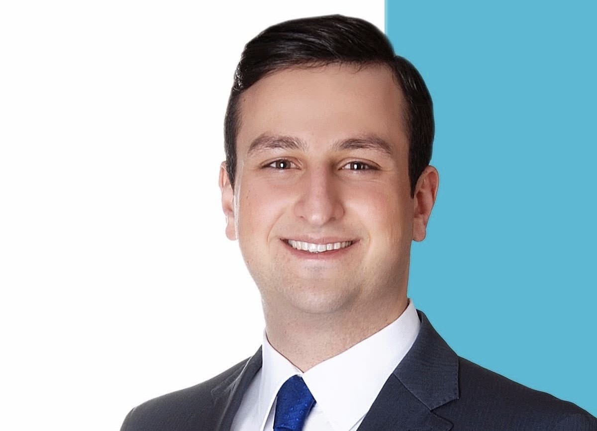 Adana’da Partiler Üstü Genç Bir Siyasetçi Yükseliyor: Mehmet Gazioğlu Dikkat Çekiyor