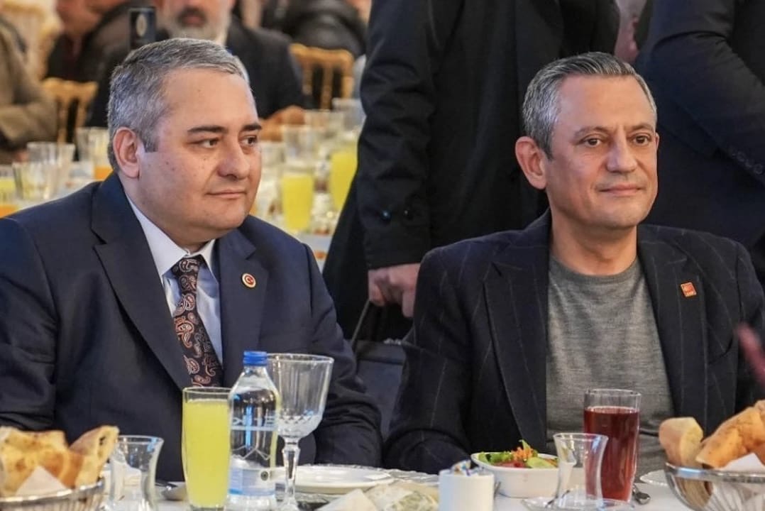 İstifa Ederken Topu Özgür Özel’e Attı