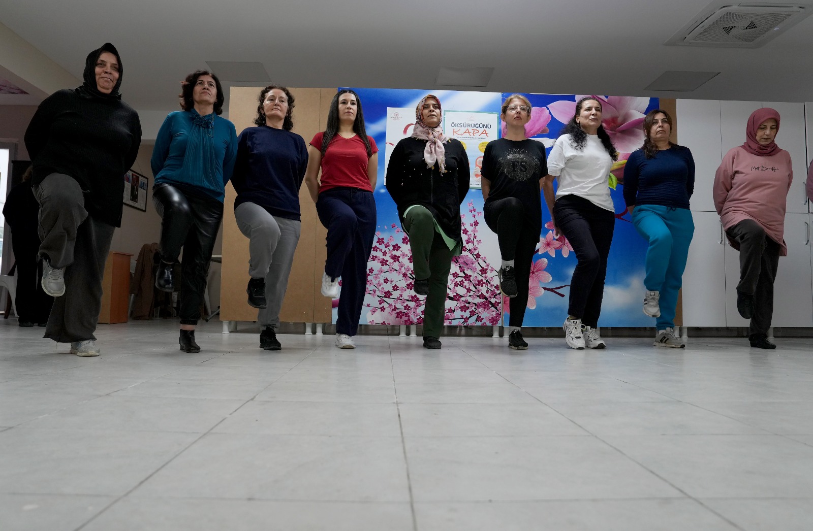 ÇUKUROVA BELEDİYESİ’NDEN KADINLARA HALK OYUNLARI KURSU