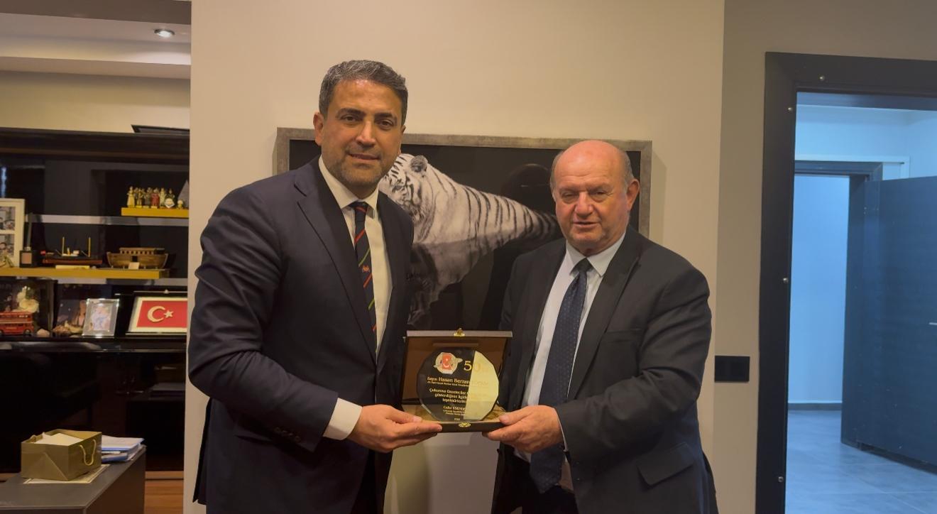 ÇGC’den Hasan Berzan Toprak’a plaket