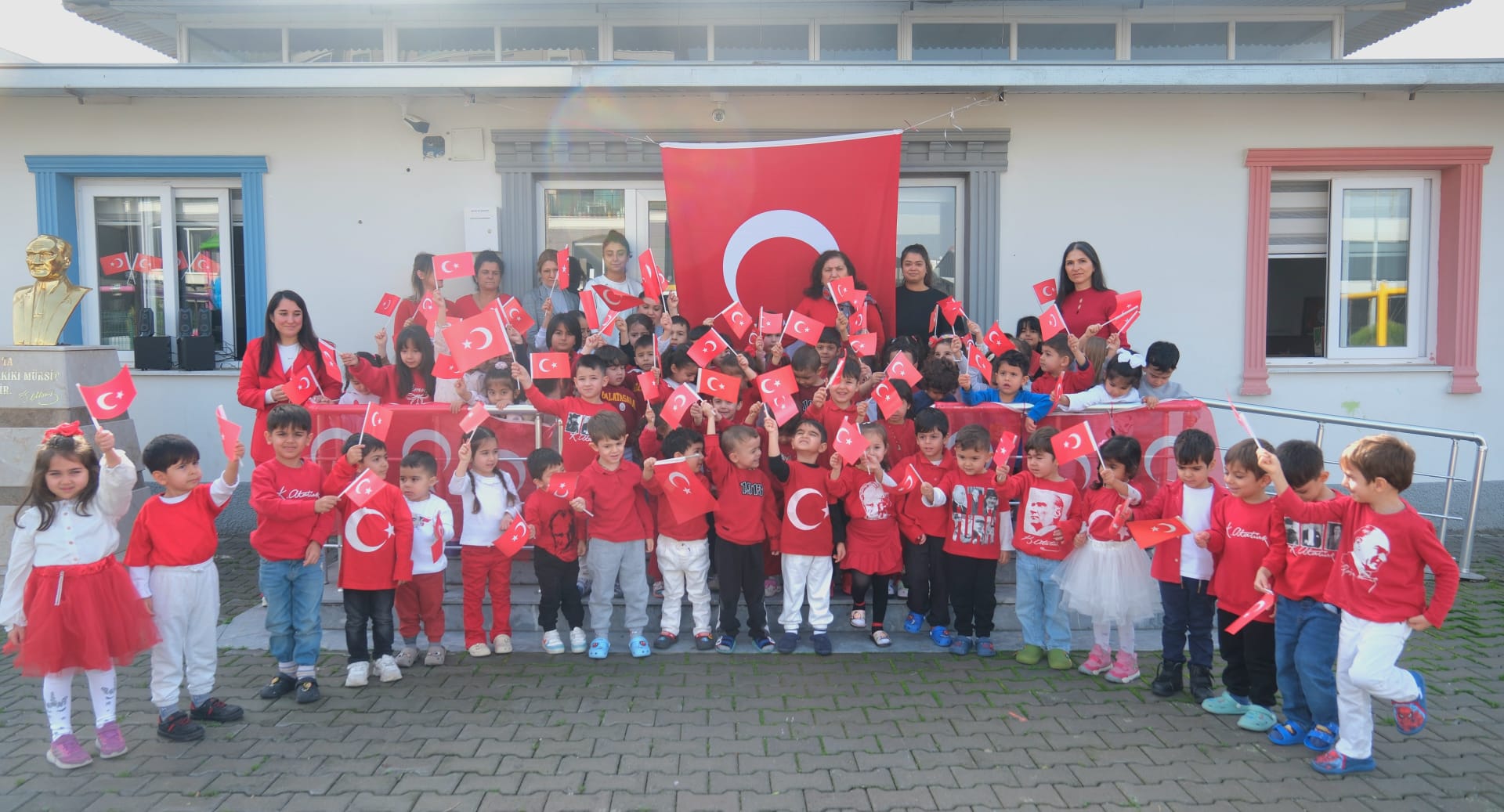 Ceyhan Belediyesi Kreşlerinde İlk Ders: “Bayrak Sevgisi” Oldu