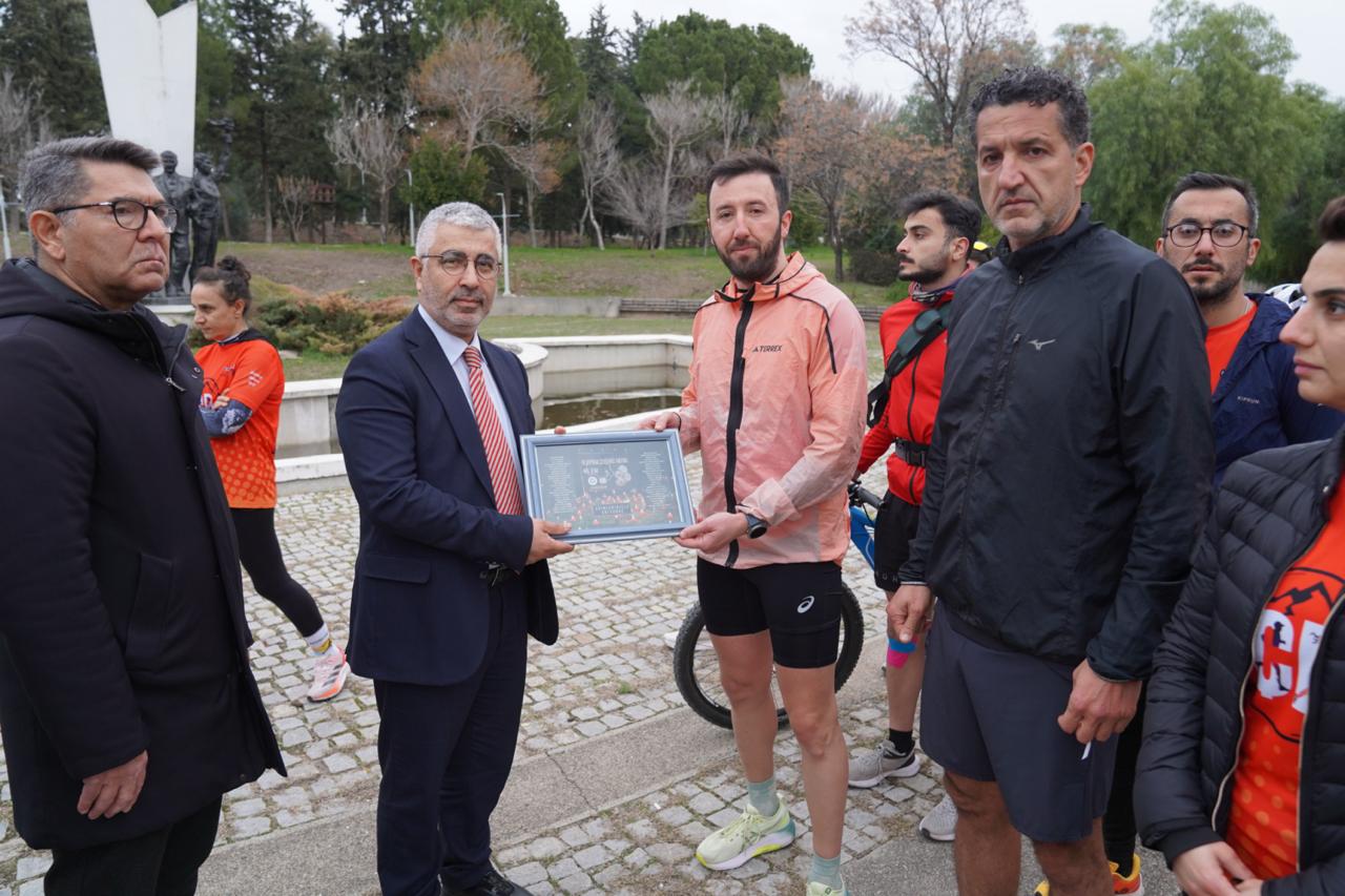 Çukurova Üniversitesinden 6 Şubat Deprem Şehitleri Anısına 48 Kilometrelik Anma Koşusu