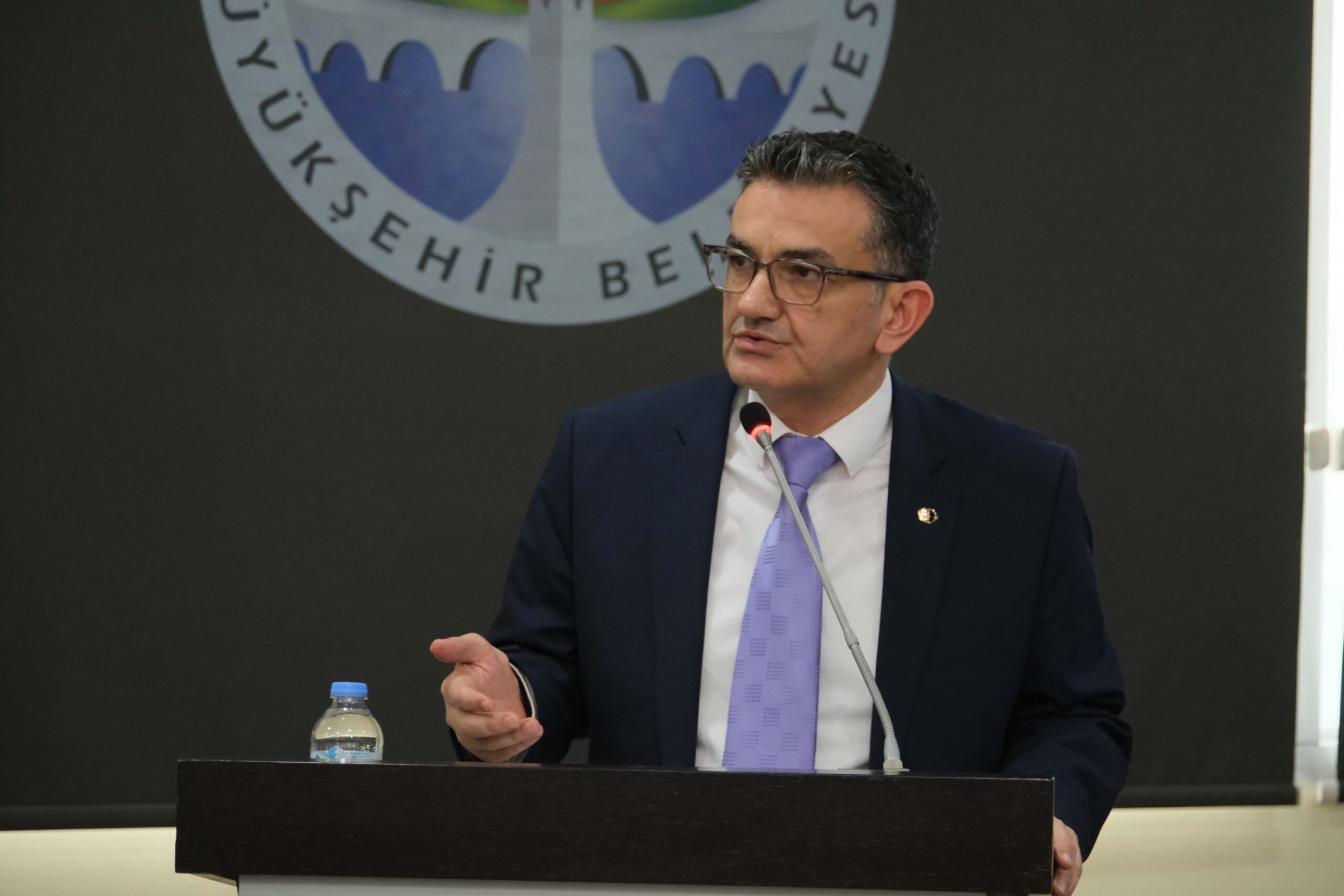 ÖZGÜR ALTIOK: “ZEYDAN KARALAR’IN GÖREVE İADESİNİ VE DİĞER ARKADAŞLARIMIZIN TAHLİYESİNİ BEKLİYORUZ”