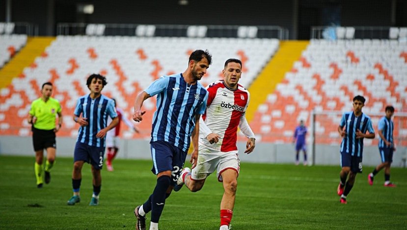 Adana Demirspor son dakikada puanı kurtardı