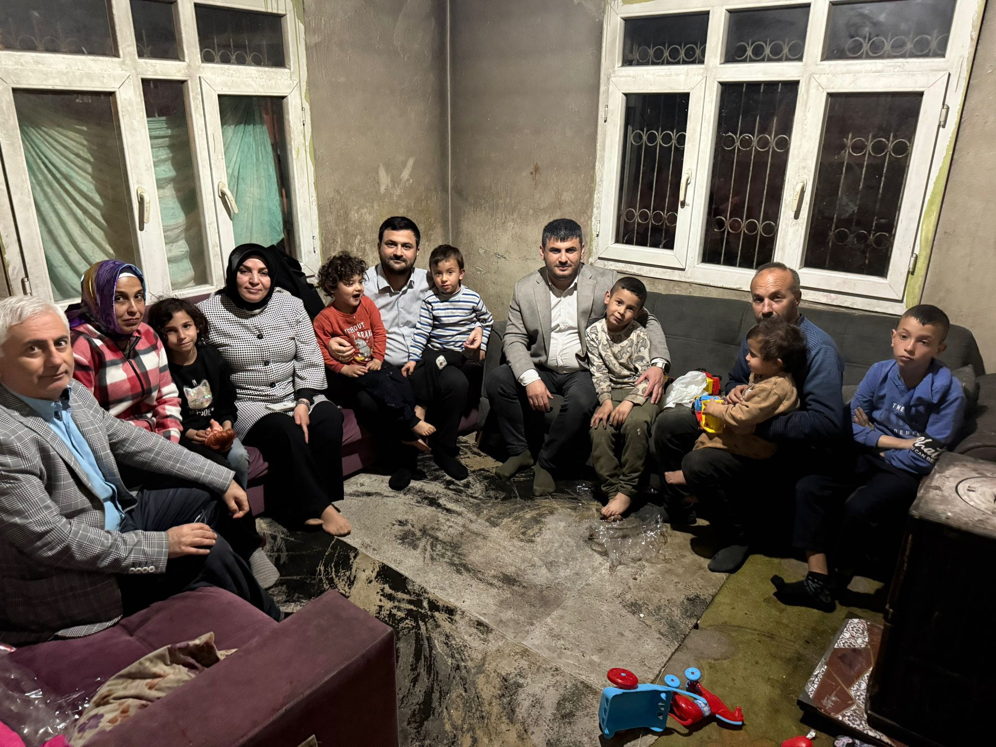 AK Parti Yüreğir Teşkilatı Ramazan’da Gönüllere Dokunuyor