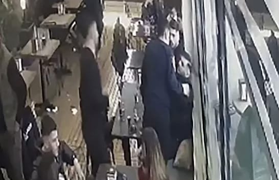 Lise Öğrencisi Kafede Bıçaklandı