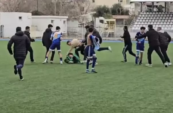 Liselilerin Maçında Meydan Kavgası