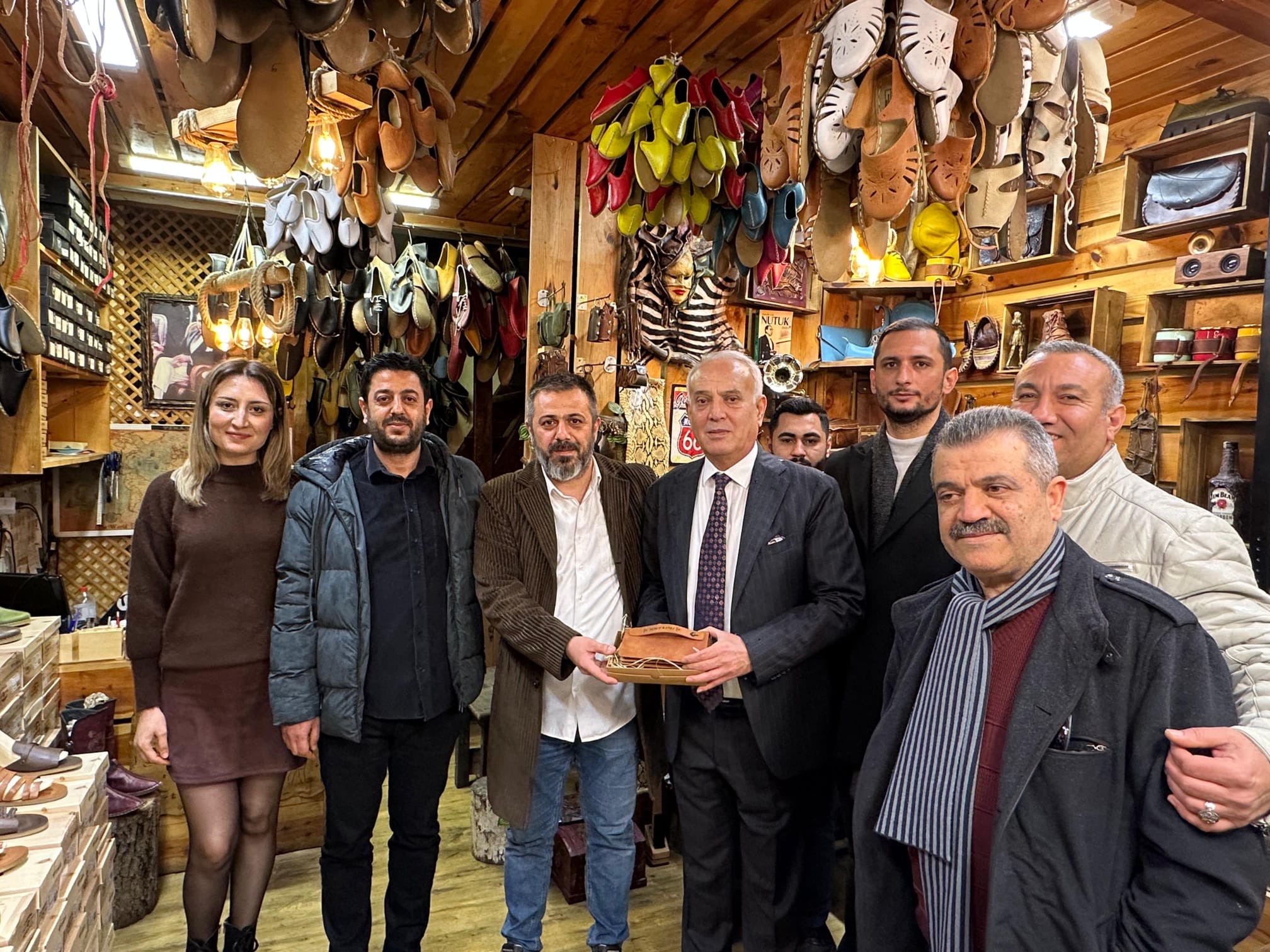 Başkan Yusuf Kanlı, tarihî çarşıda sorun dinledi