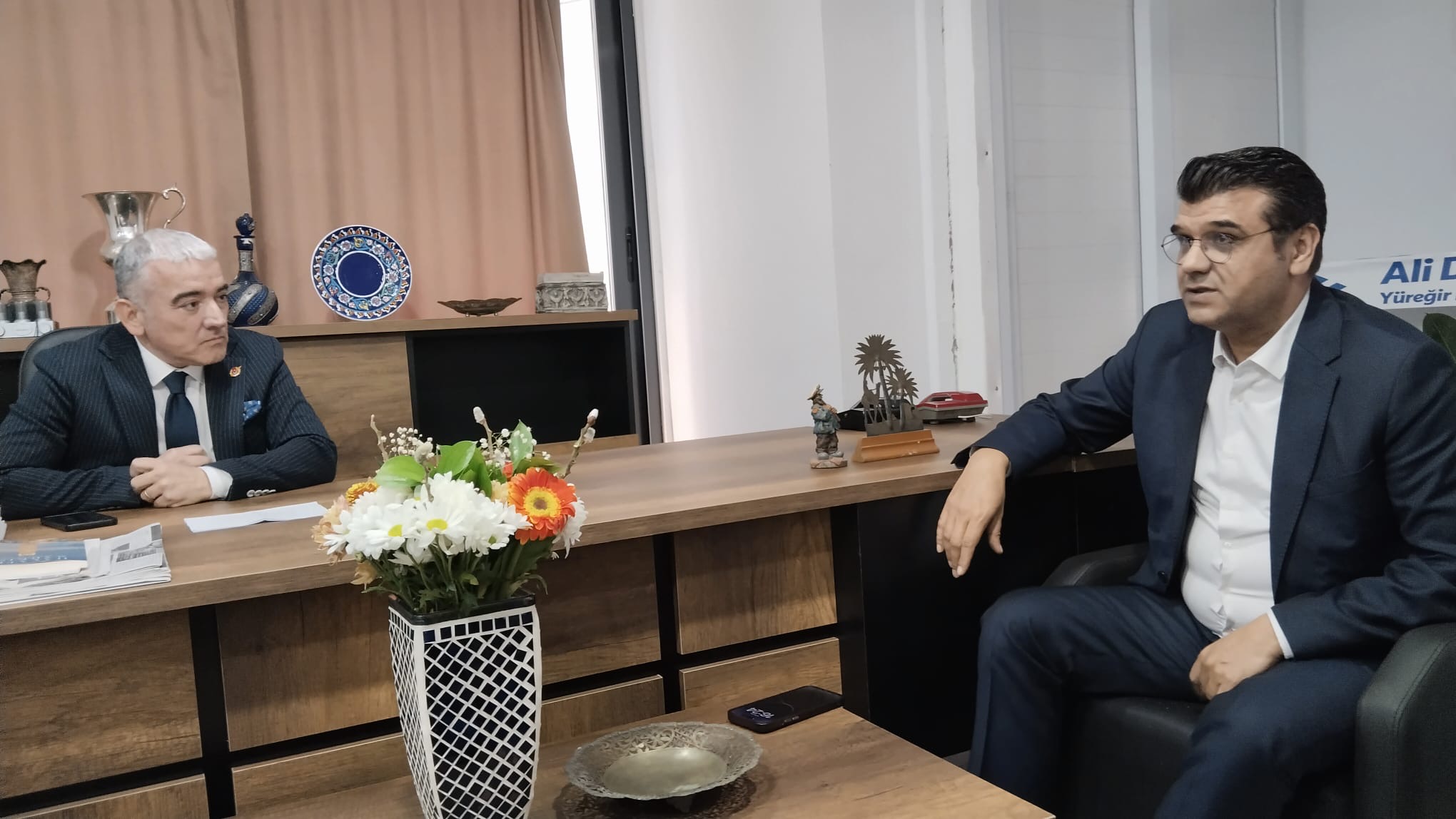 Anahtar Parti Adana İl Başkanı Karataş’tan ÇGC’ye Ziyaret:     “Basın özgür olmazsa  kamuoyu gerçekleri bilemez”