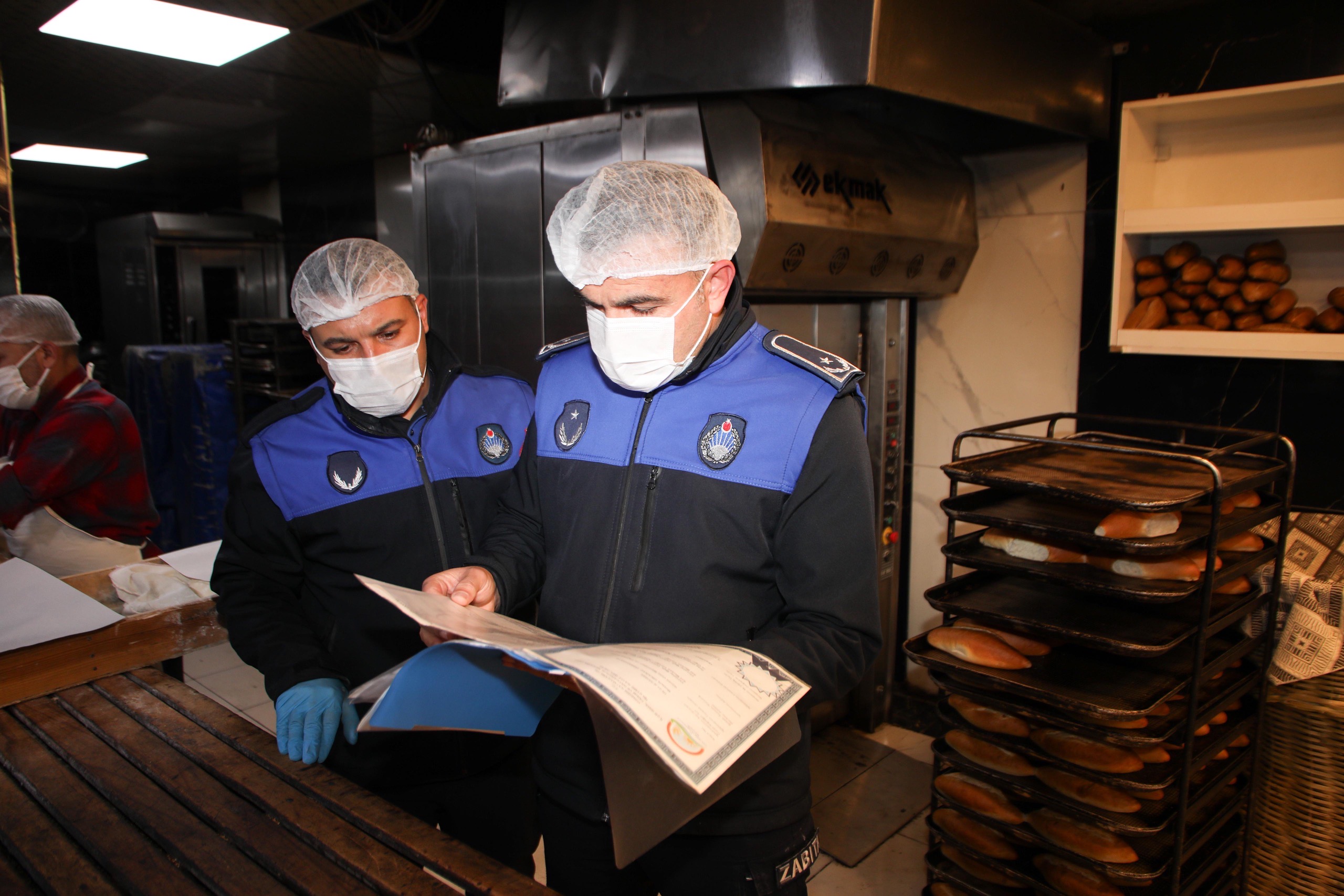 YÜREĞİR BELEDİYESİ ZABITA EKİPLERİNDEN FIRINLARA RAMAZAN DENETİMİ