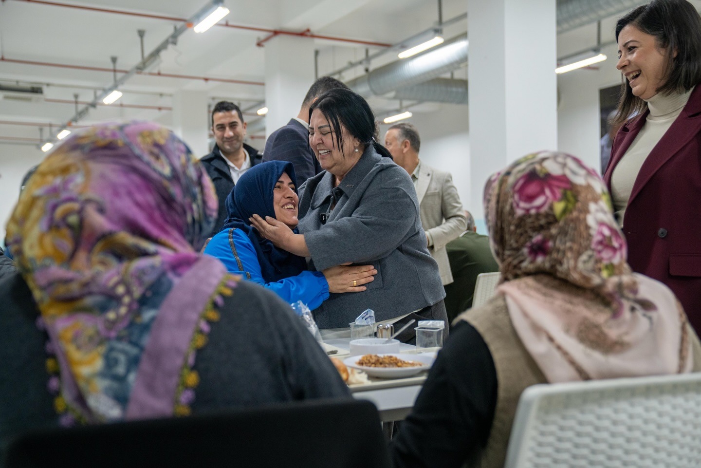 AKKAN: “SOFRAMIZDA GÖNLÜMÜZDE SEYHANLILARA AÇIK”