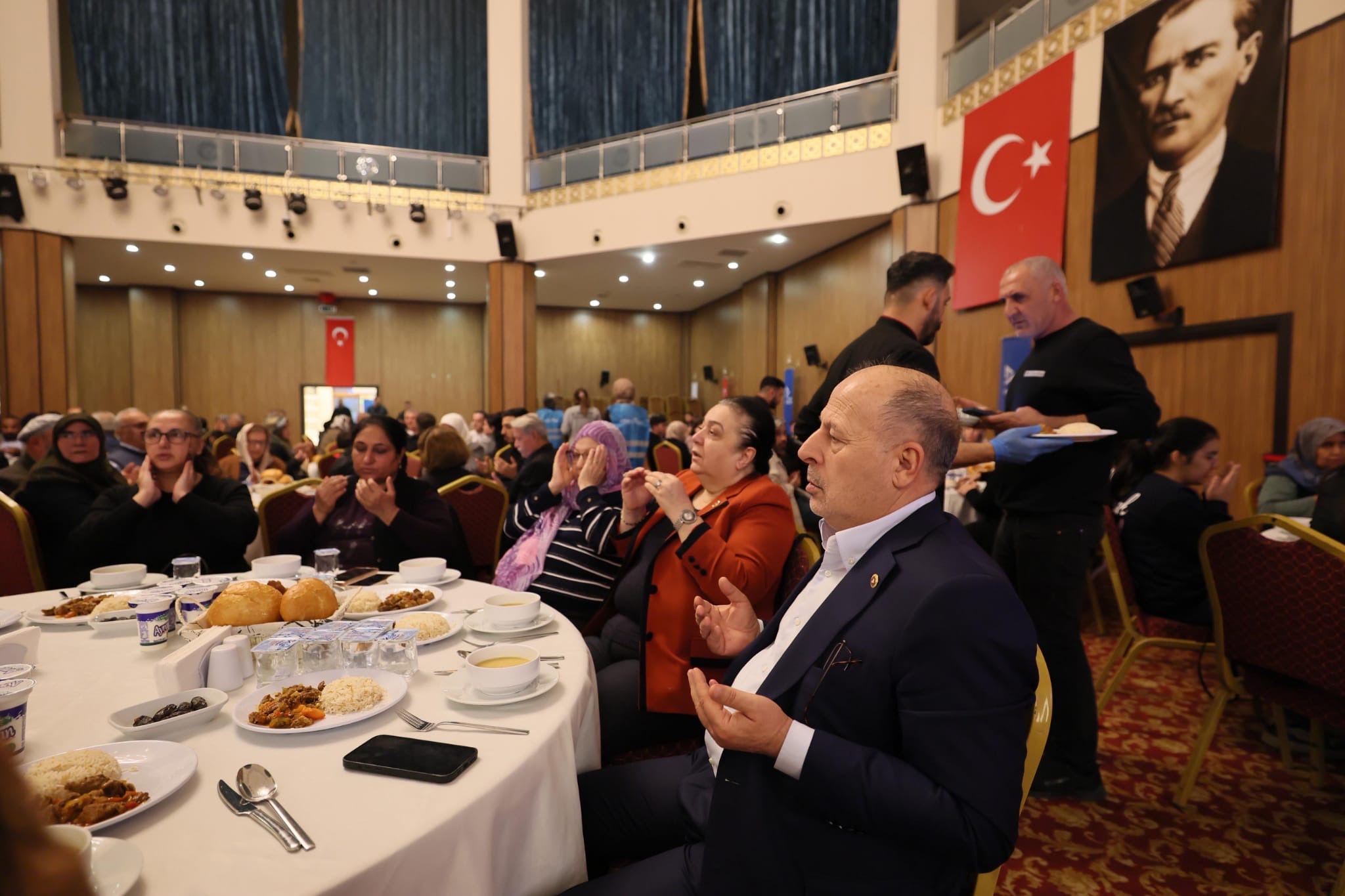 YÜREĞİR BELEDİYESİ’NDEN ŞEHİT YAKINLARI VE GAZİLERE VEFA İFTARI