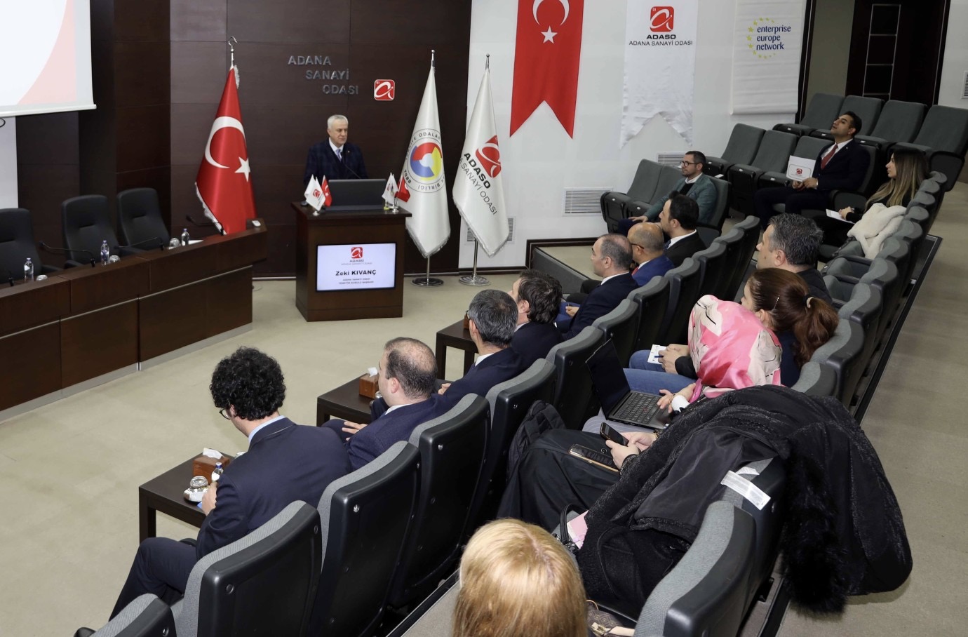 Küresel Ticaret Masaya Yatırıldı