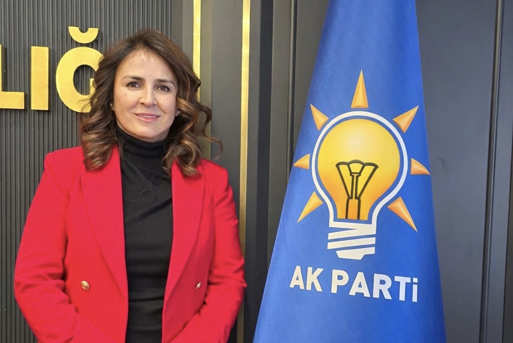 AK PARTİ ADANA KADIN KOLLARI BAŞKANI HACER SÖYLEMEZ’DEN 8 MART MESAJI: “KADIN GÜÇLENİRSE TÜRKİYE GÜÇLENİR”