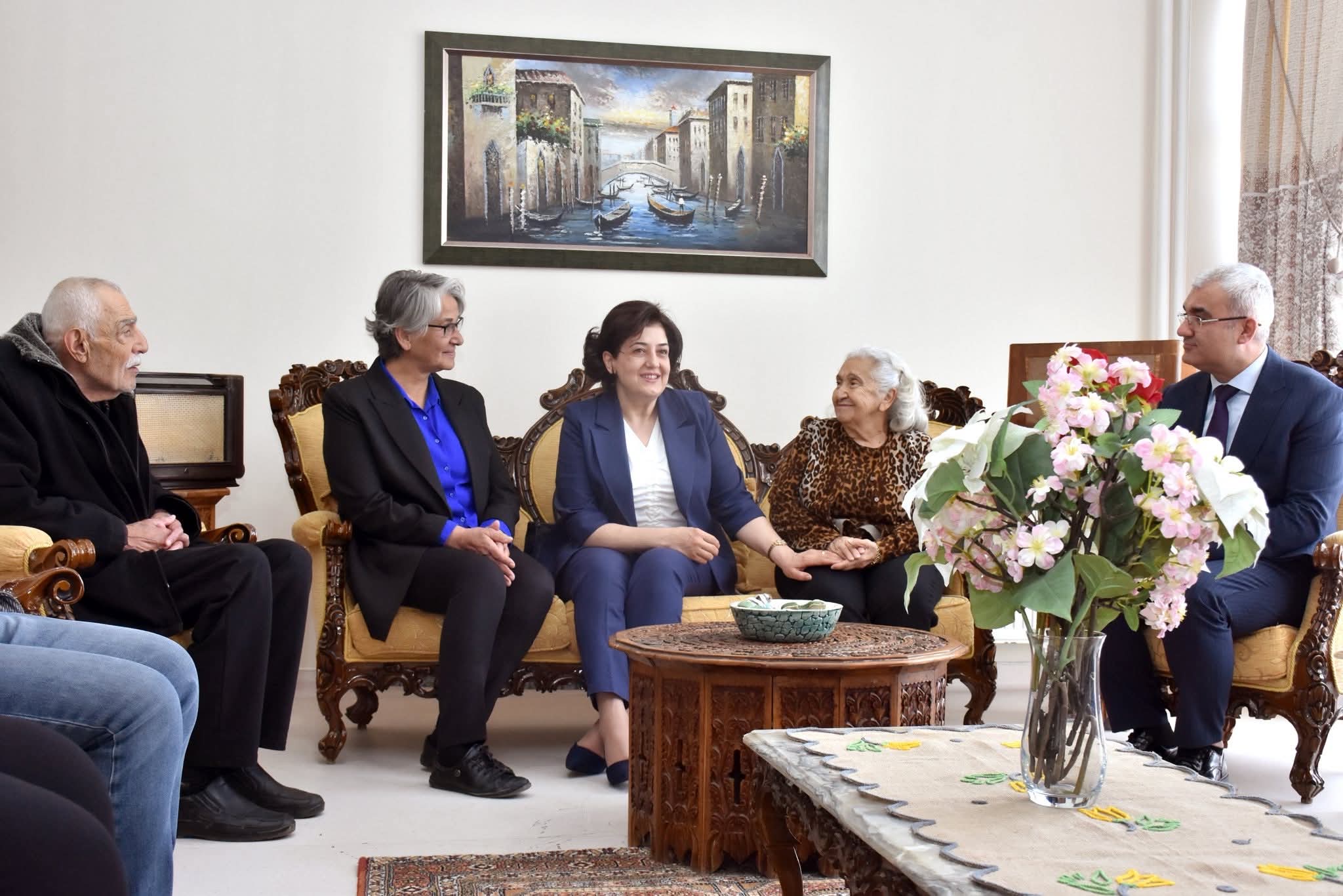 SÜREYYA YAVUZ HANIMEFENDİ HUZUREVİNİ ZİYARET ETTİ