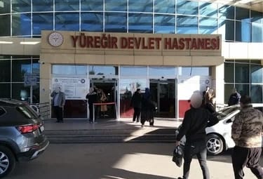 Doktorlar Kendini Odaya Kilitledi!