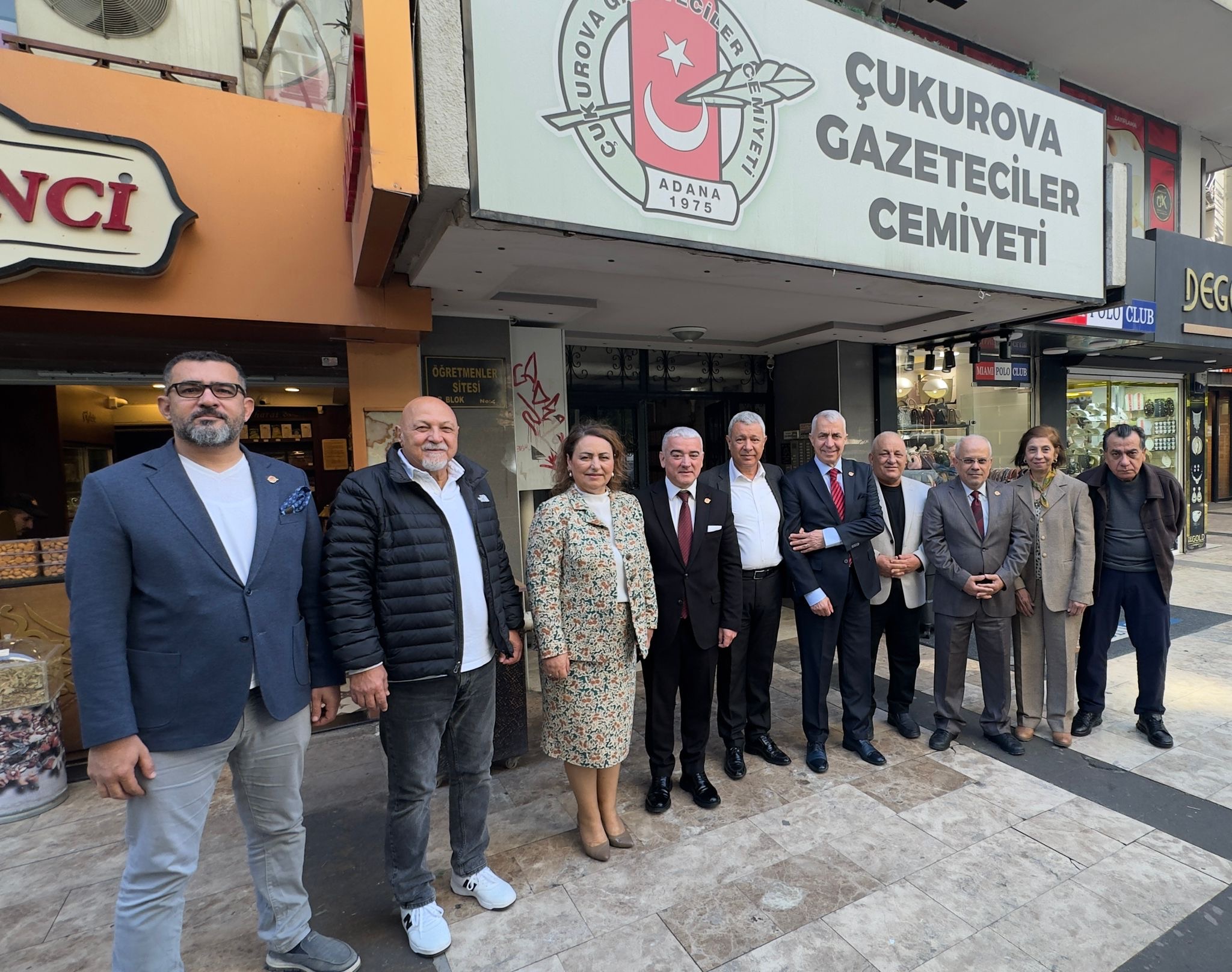 CHP’li Vekillerden basına destek mesajı