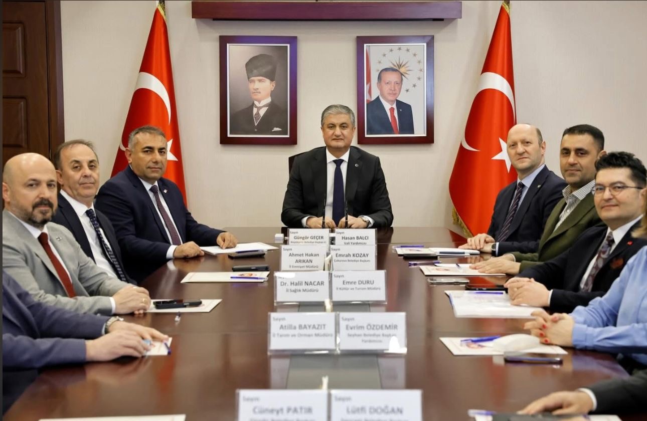 ULUSLARARASI ADANA PORTAKAL ÇİÇEĞİ KARNAVALI’NIN HAZIRLIKLARI DEĞERLENDİRİLDİ