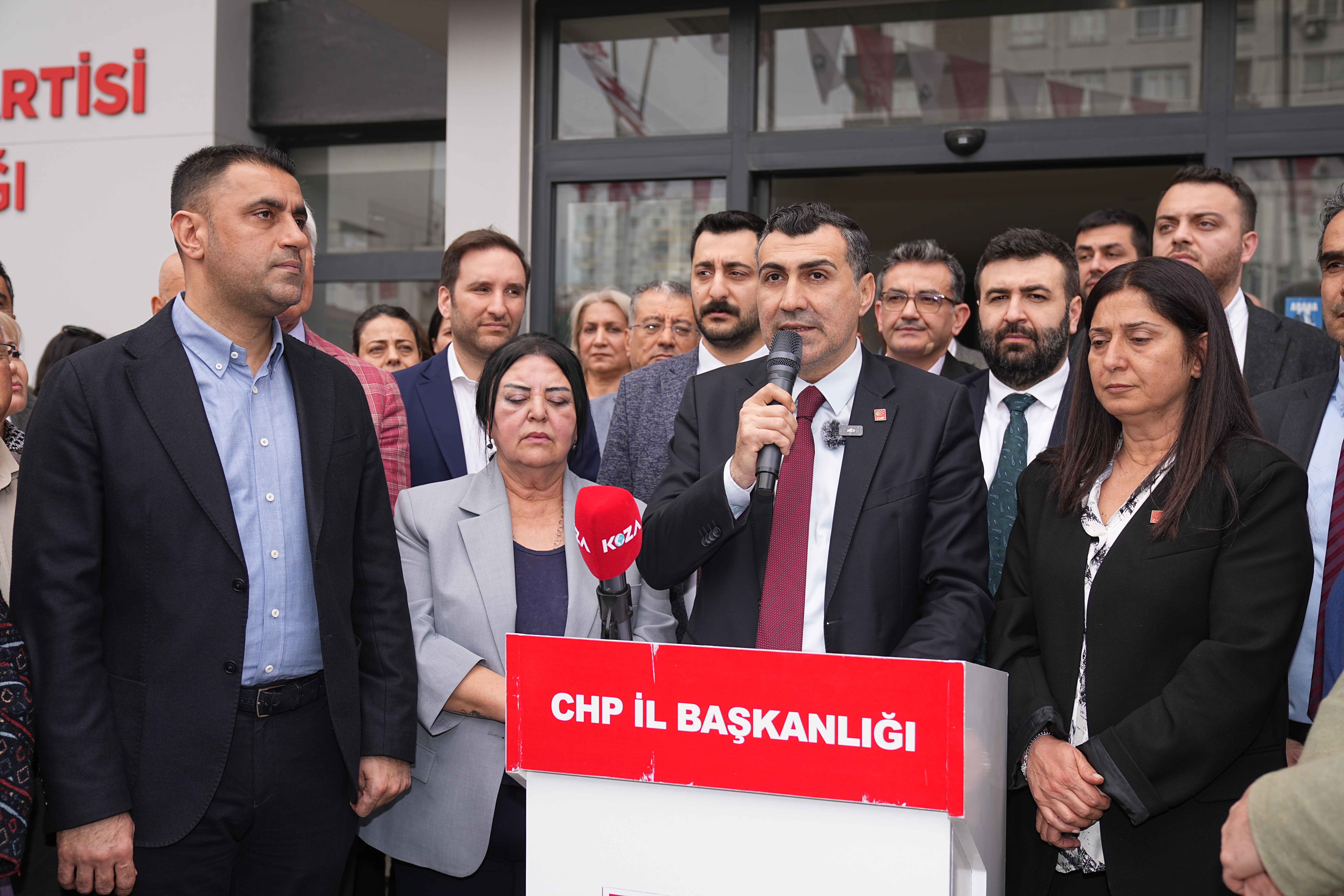 Anıl Tanburoğlu: “Cumhuriyeti Ayakta Tutma Savaşı Veriyoruz”