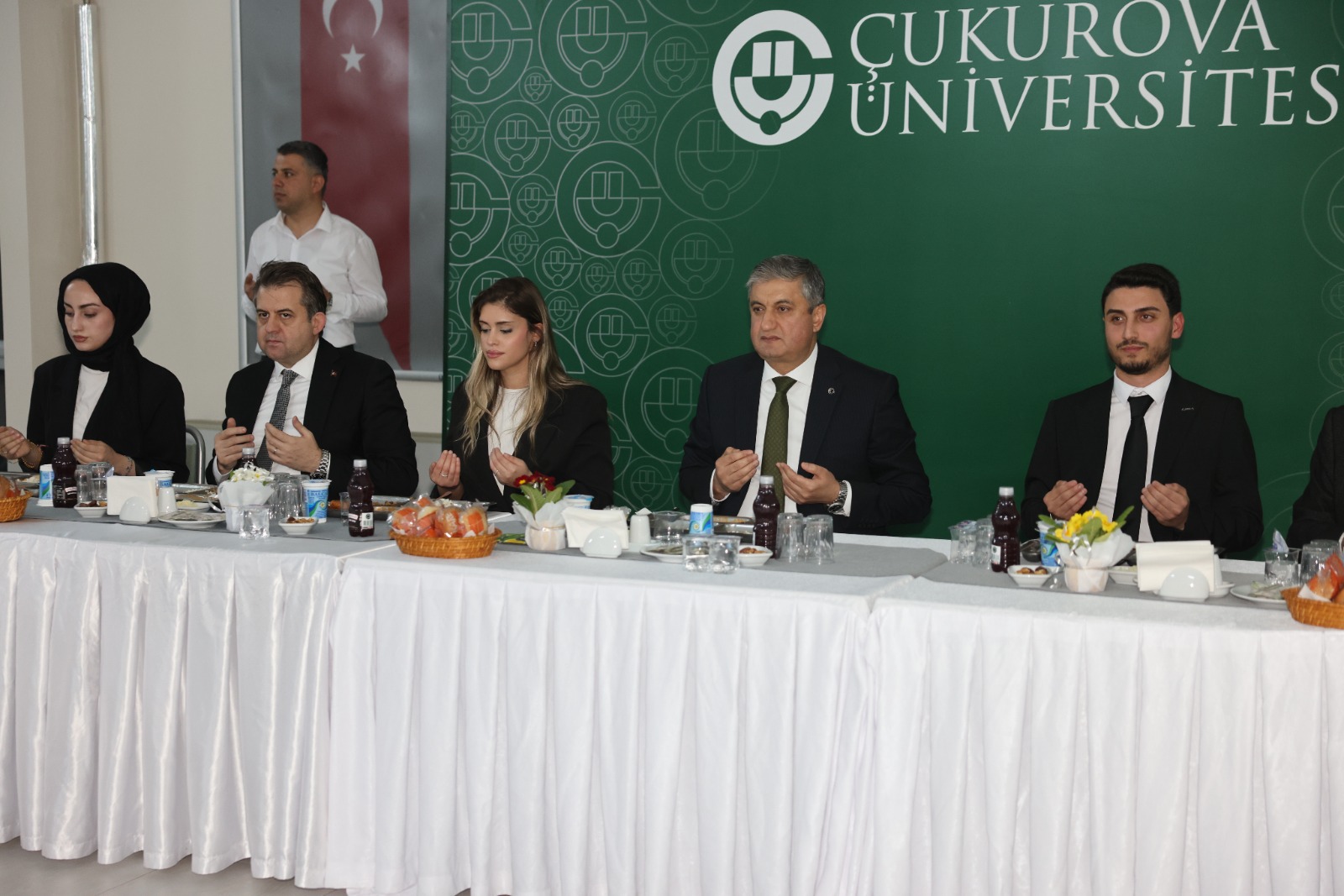 Çukurova Üniversitesi Yemekhanesinde İftar Coşkusu