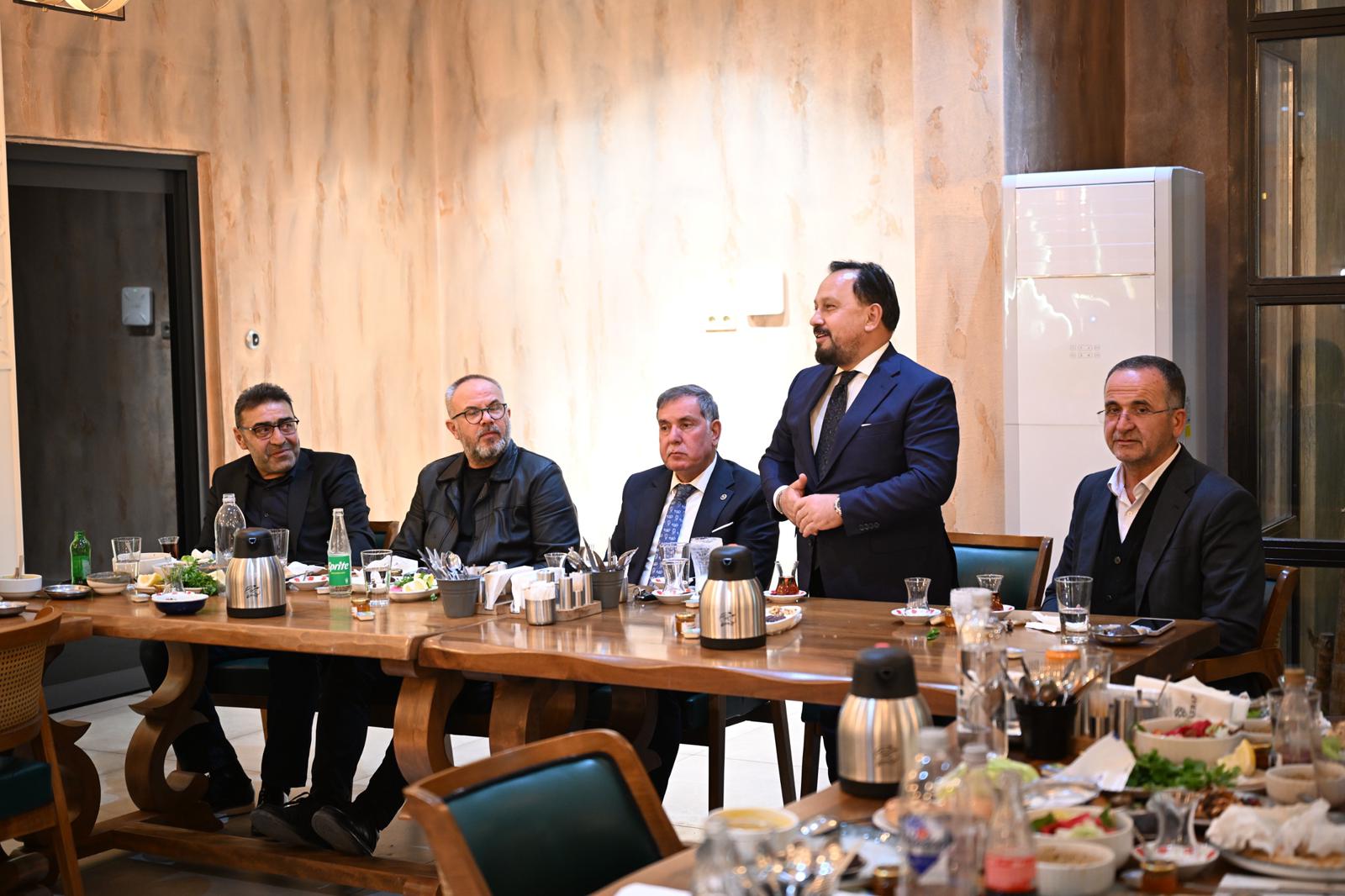 Hizmete Vefa Sofrası