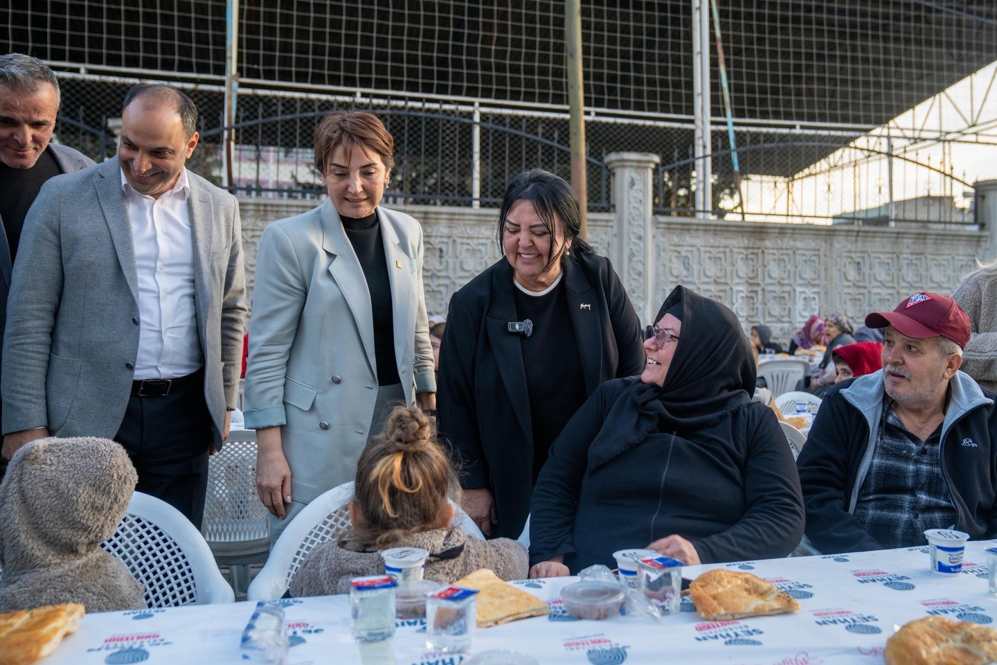 SEYHAN BELEDİYESİ’NDEN YEŞİLYUVA MAHALLESİ’NDE GÖNÜLLERİ BULUŞTURAN İFTAR