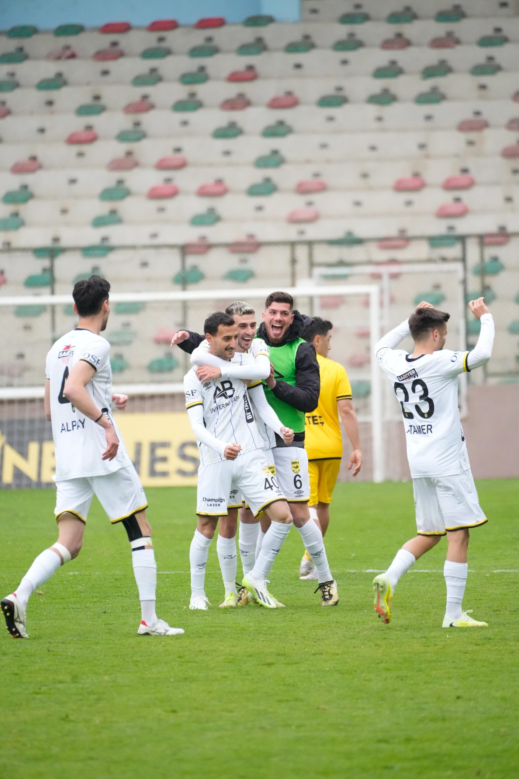 Adana 01 FK’da yüzler gülüyor