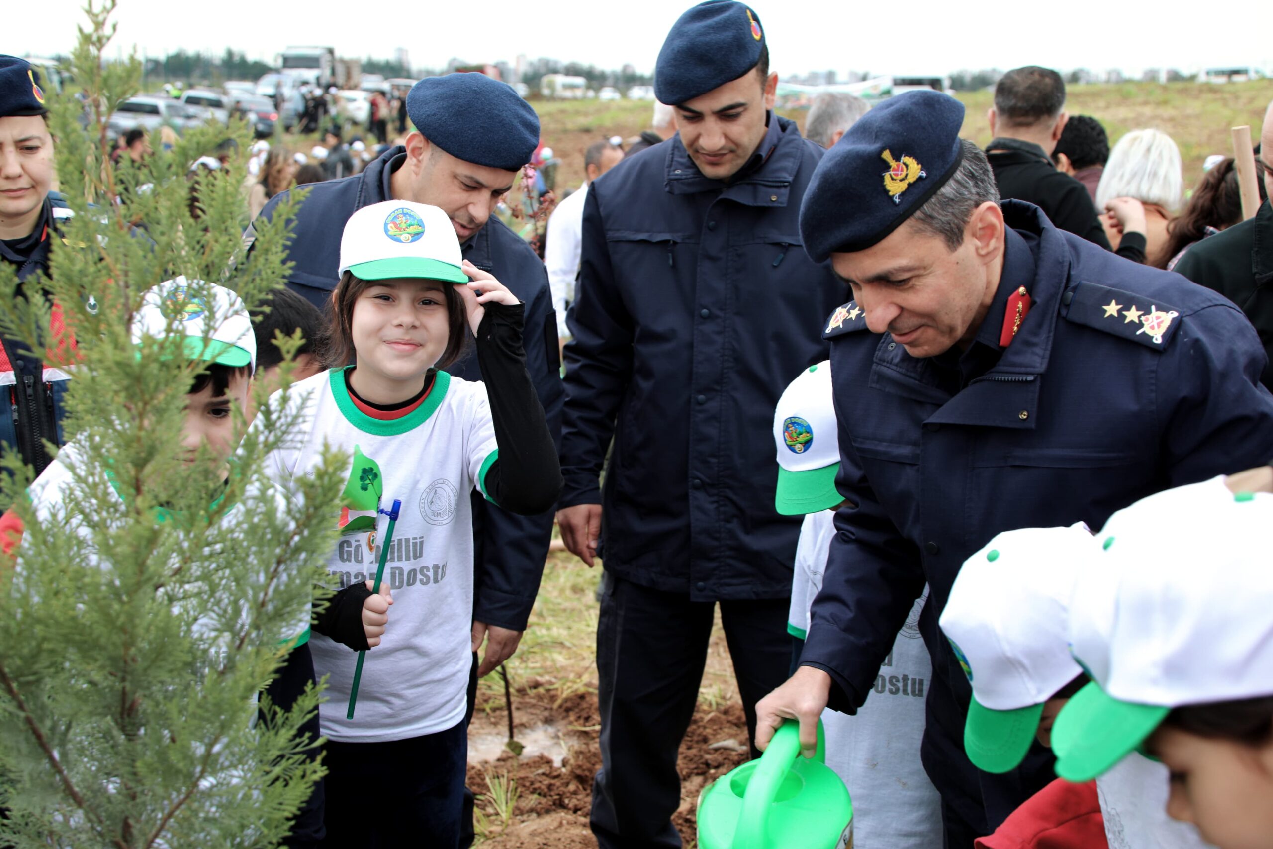 MİMAR KEMAL İLKOKULU ÖĞRENCİLERİNDEN ‘YEŞİL VATAN’A CAN SUYU!