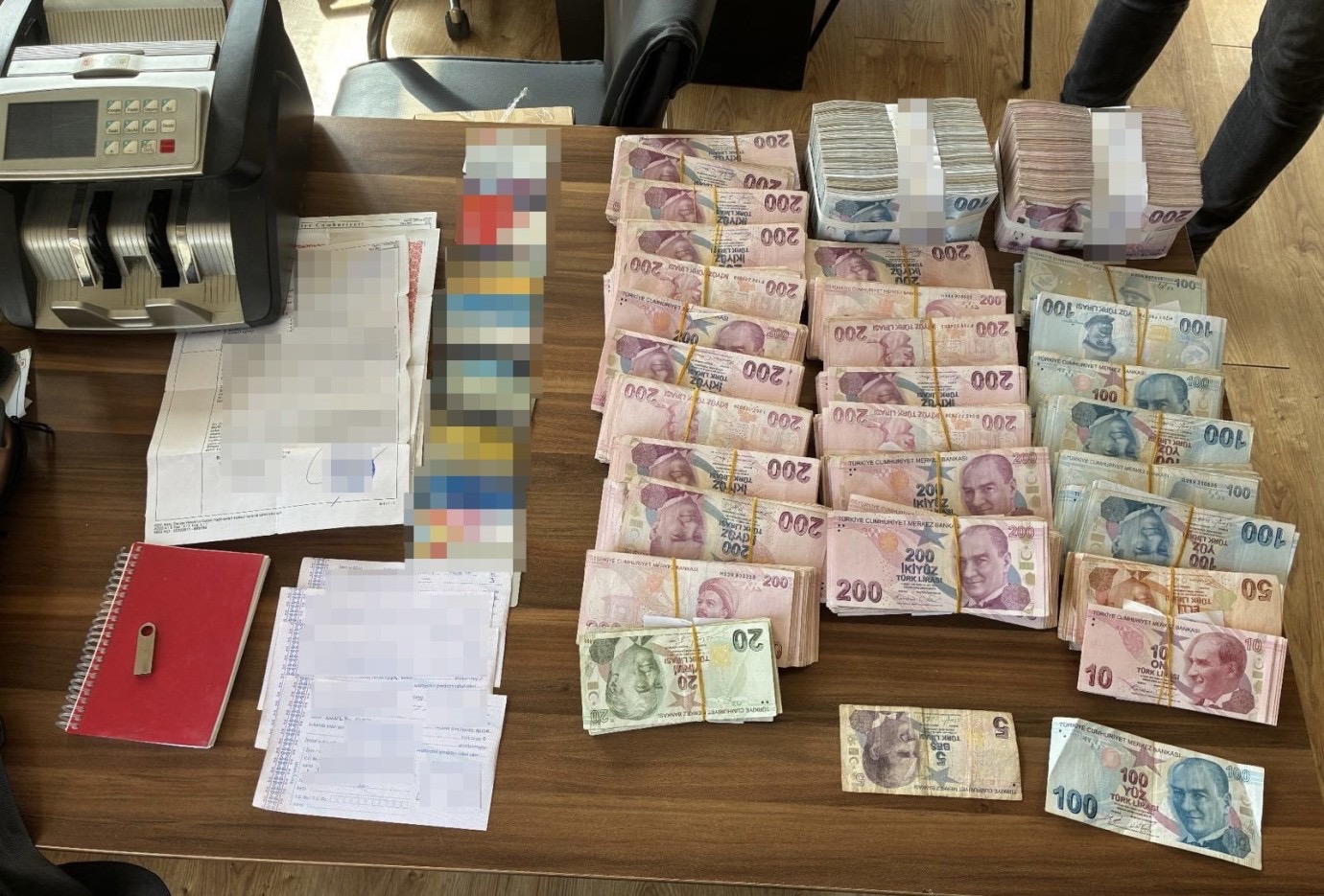 Telefon Bayii ve Kuyumcu, Tefeci Çıktı