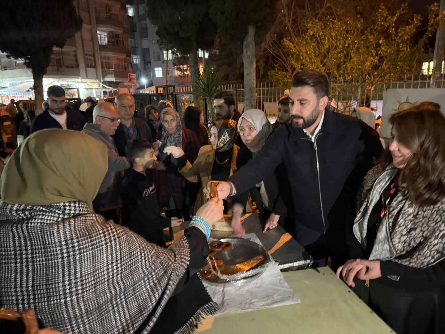 AK Parti Çukurova İlçe Teşkilatı Ramazan’da Birlik ve Beraberliği Pekiştiriyor