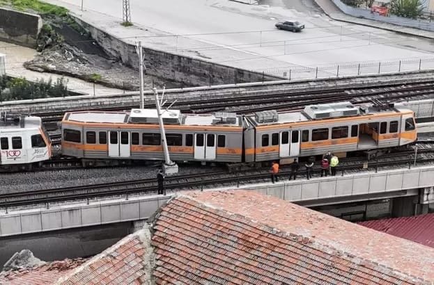 Metro Vagonu Raydan Çıktı!