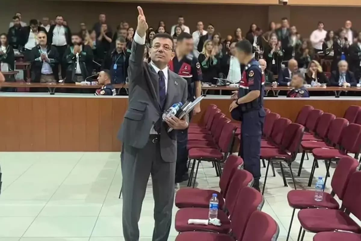 Hakim Ayrıldı; Salon Boşaltıldı