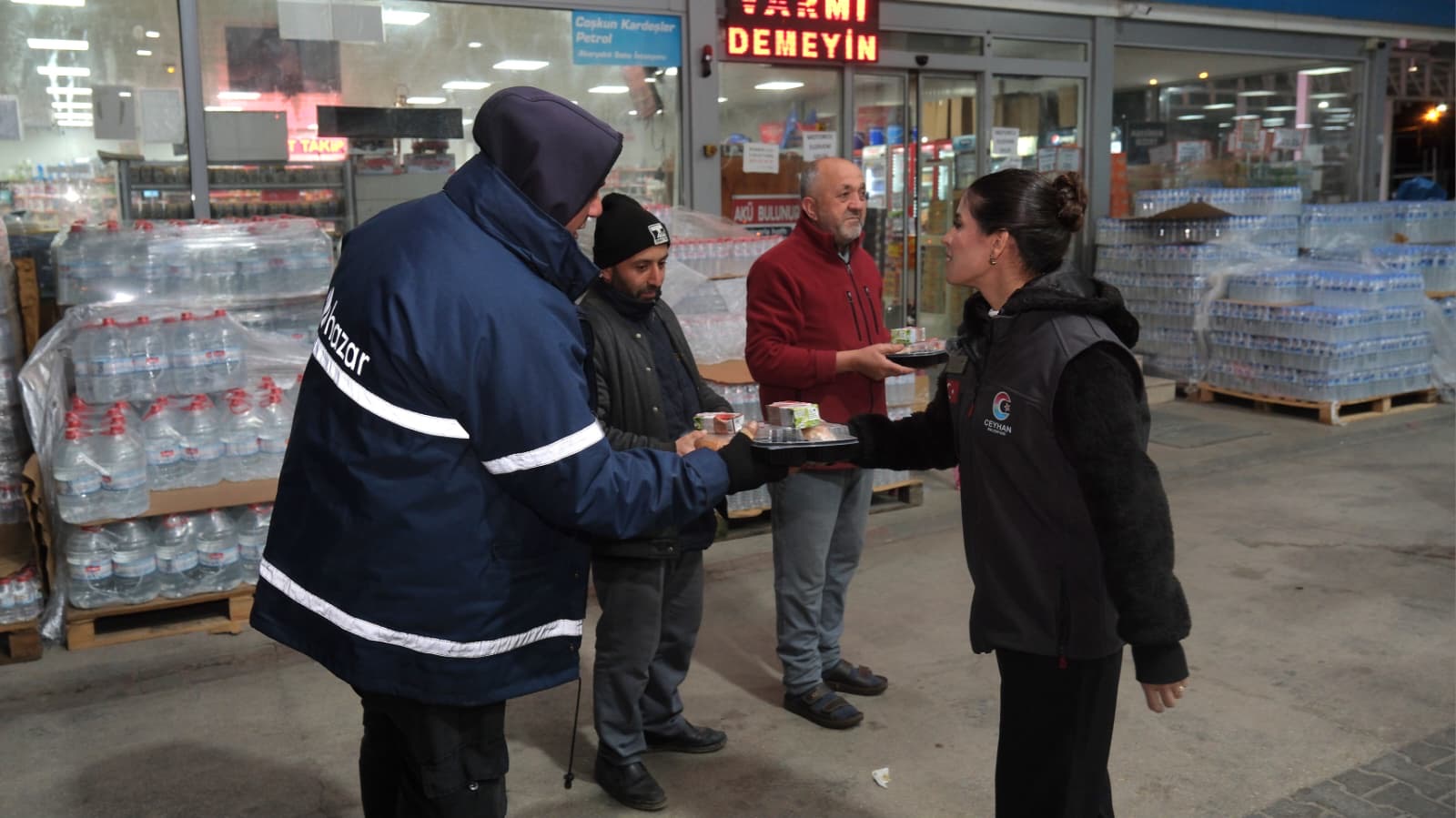 Başkan Vekili Yıldız’dan Gece Mesaisindeki Vatandaşlara Sahurluk İkramı