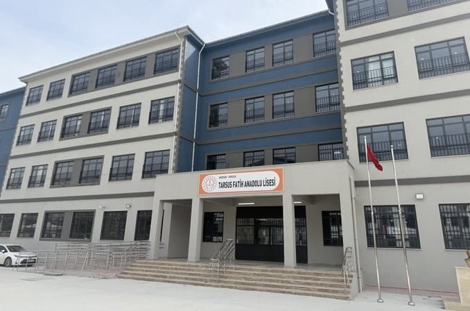 Tarsus’ta, Öğrenci Okulda Silah Yakalattı