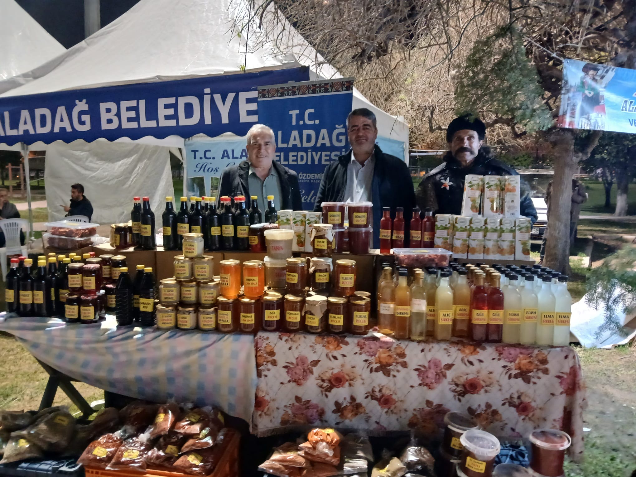 Aladağ Belediyesi standı karnavalda yoğun ilgi gördü