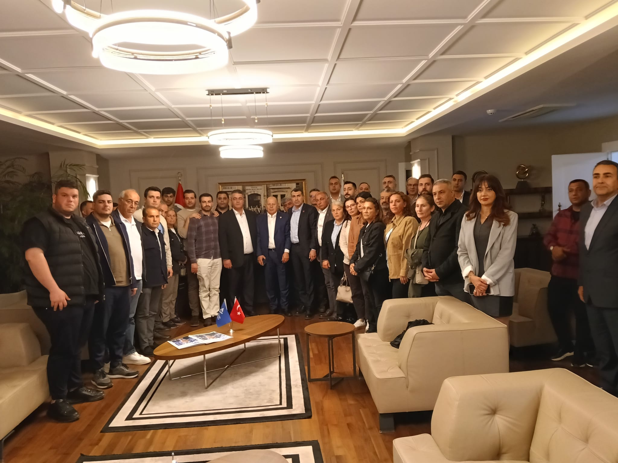 CHP’DEN DEMİRÇALI’YA DESTEK KUŞATMASI!