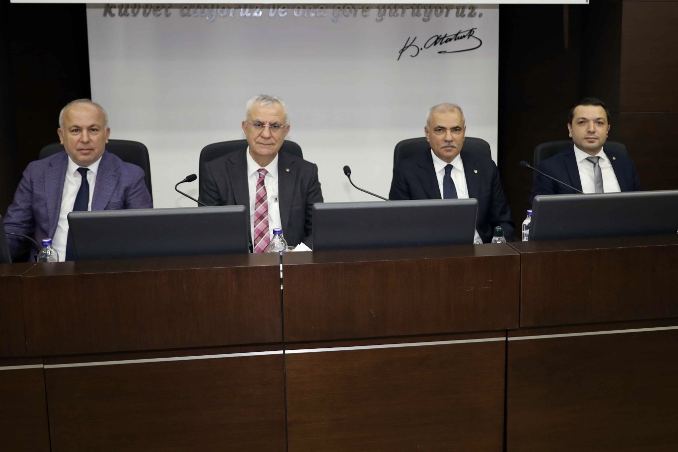 “Zor da Olsa Üretim Çarkları Dönüyor”