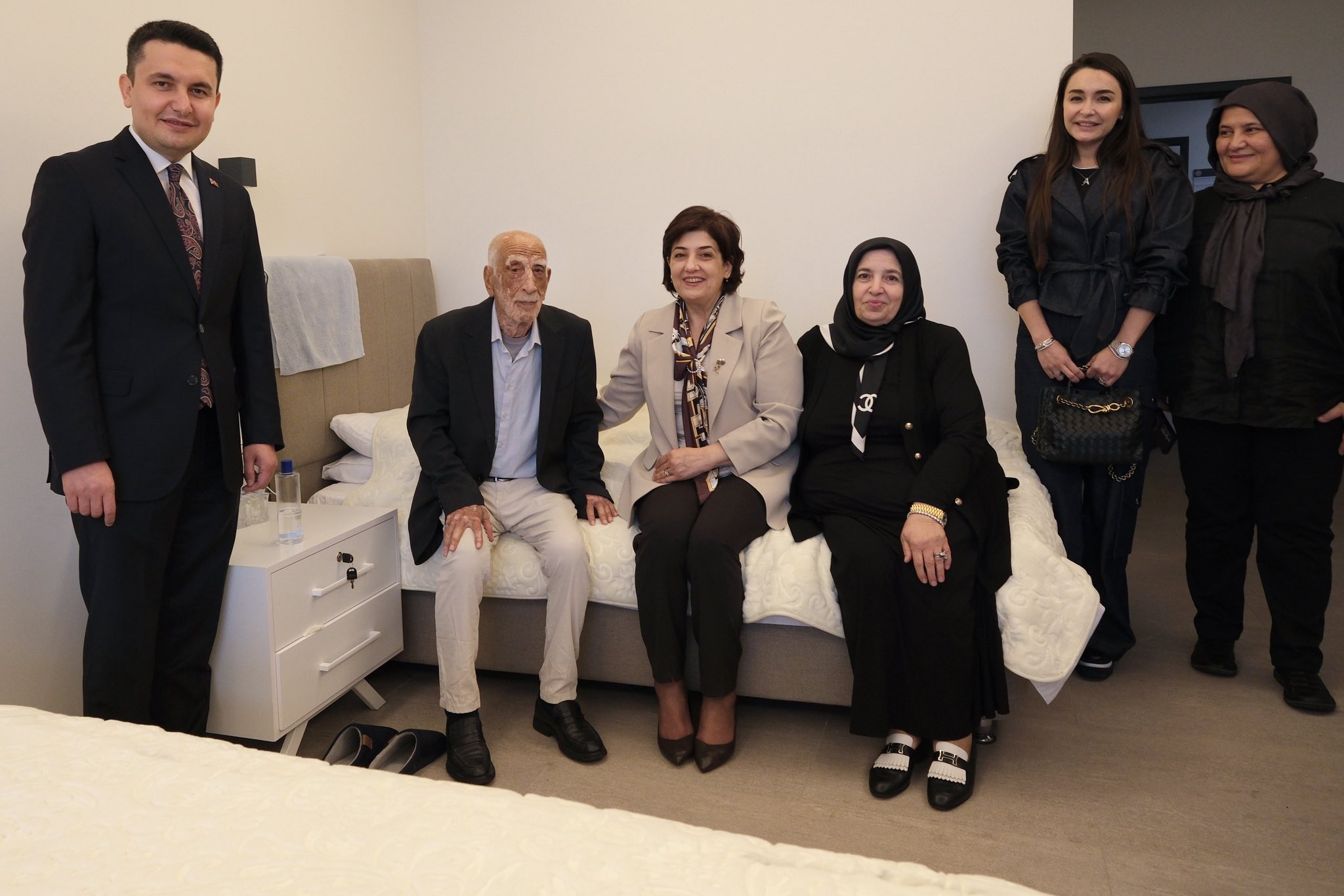 SÜREYYA YAVUZ HANIMEFENDİ “KALPTEN KALBE BİR GÜN” ETKİNLİĞİNE KATILDI