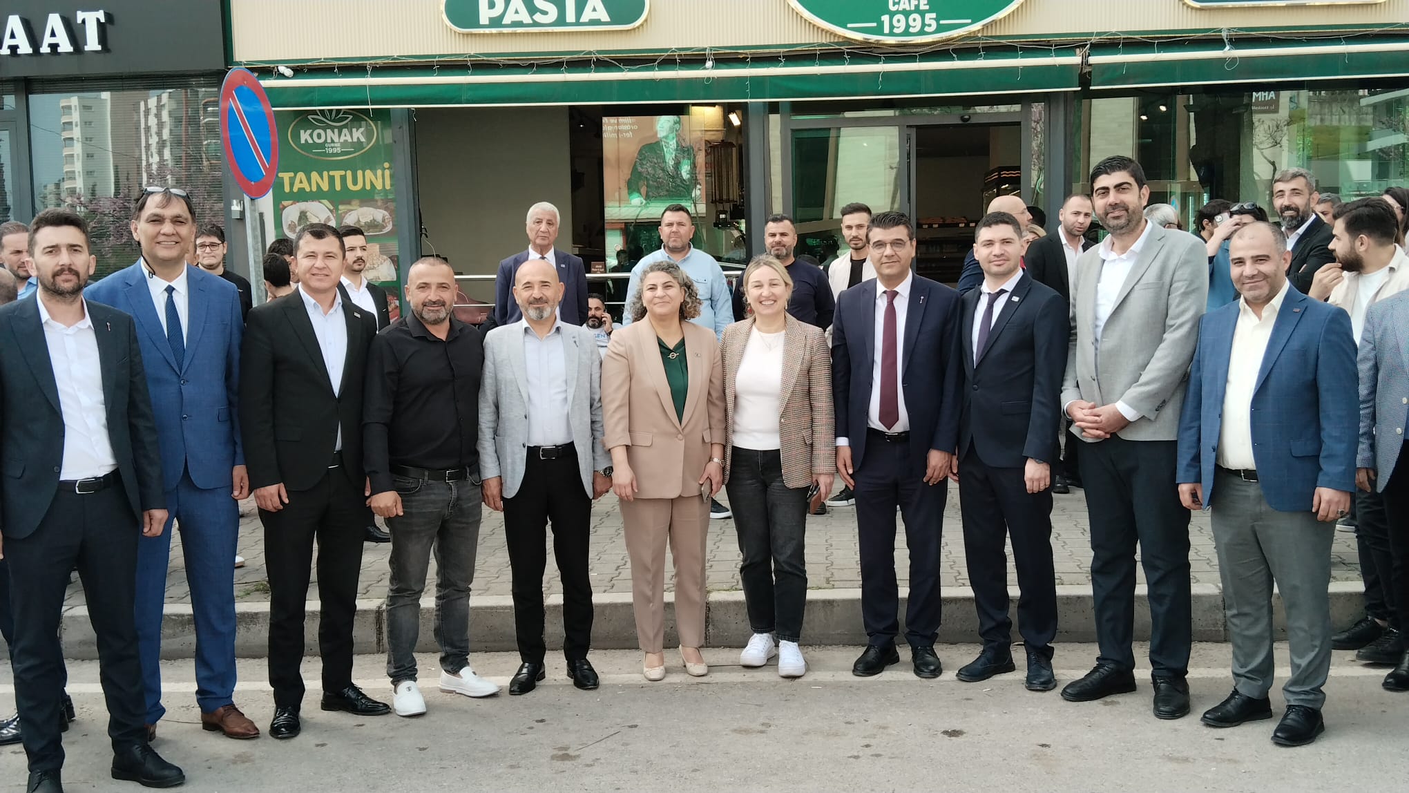 Anahtar Parti Çukurova’da Kongre Heyecanı: Umut Şimşir Güven Tazeledi